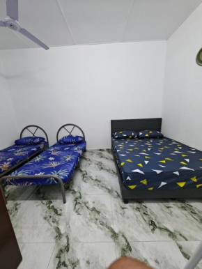 HOMESTAY BANTING #7, ISLAM, 1BILIK-6PAX, #BILIK1# 3Bed-2TilamYoga-1Aircon, #HALL# Sofa-Kipas-Tv-Iron, #DAPUR# Stove-Kettle-PeriukNasi, #NO TOWEL
